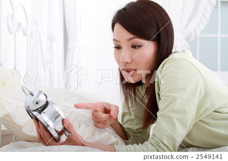 我睡過頭了一個女人 我睡過頭了一個女人 2549141