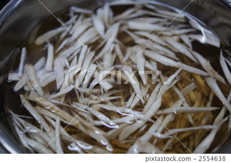 Scribbling of beef tears 2554638