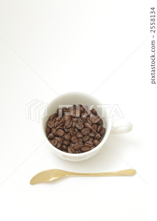 Coffee cup and coffee beans 2558134