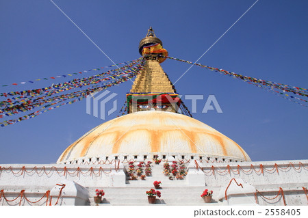 Bodhanato stupa and blue sky 2558405