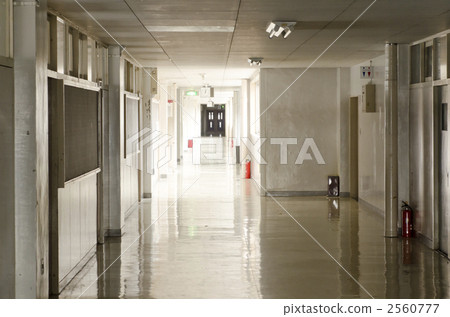 School hallway 2560777