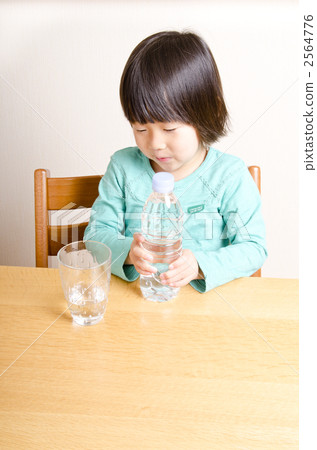 Water and girls 2564776