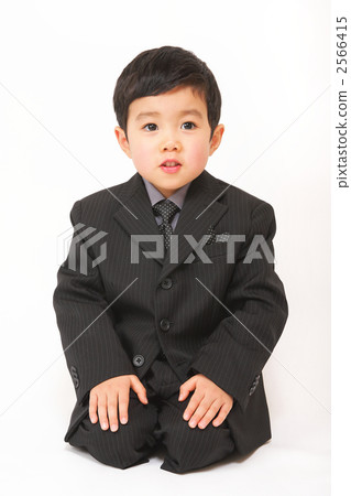 男孩要坐下 2566415