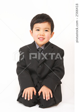 Boys to be seated 2566418