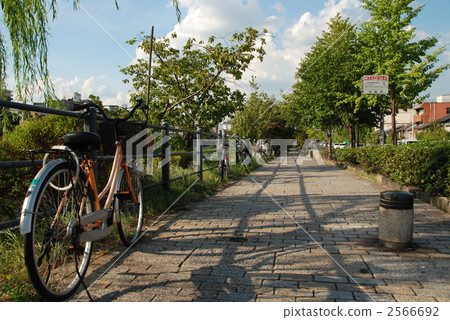 Bikes and walkways (along the Kamogawa / Kyoto City) 2566692