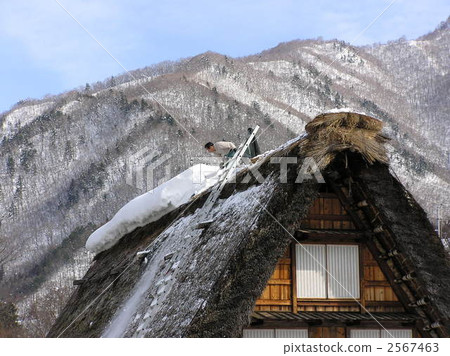 人字形木屋頂 稻草茅草屋頂 除雪 2567463