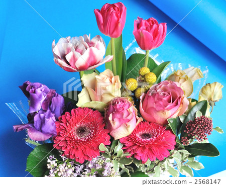Flower arrangement (horizontal composition) Flower arrangement (horizontal composition) 2568147