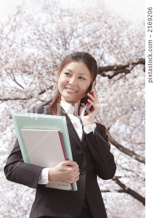 OL和櫻花和手機 2569206