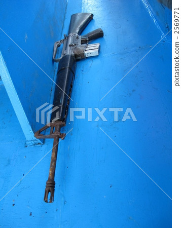 Scenery with guns 2569771