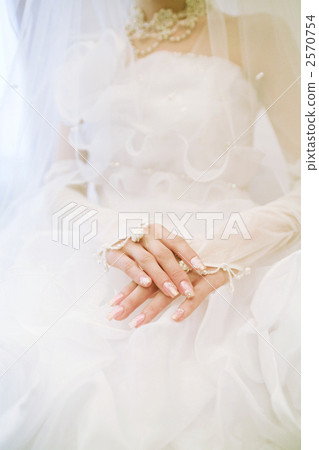 Bride's hand up 2570754
