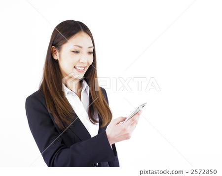 A woman to mail with smartphone 2572850
