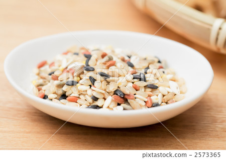 millet rice, glutinous millet, sticky millet 2573365