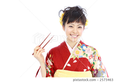 A woman in a sleeping sleeve shape 2573463