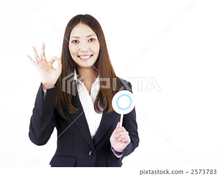 A woman who plays Maru (OK sign) 2573783