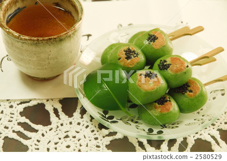 yomogimochi, kushi-dango, skewered dumpling 2580529