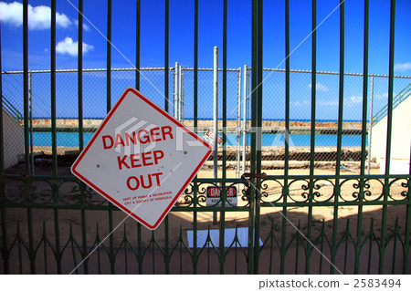 Non-restrained fence 2583494