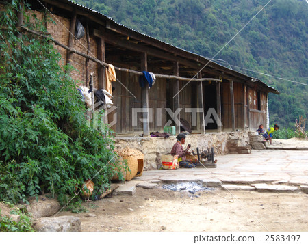 Chomulon附近的山村 2583497