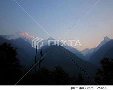 Annapurna South and Machapucchare 2583600