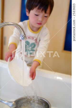 孩子們洗碗 2583603