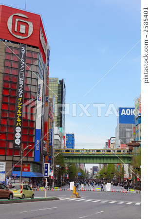 Akihabara pedestrian heaven 2011 _ vertical 2585401