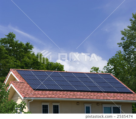Solar power house in green 2585474