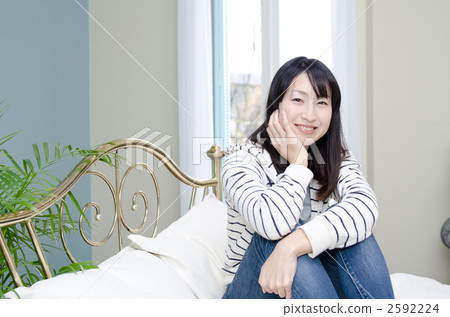 A woman in his twenties relaxing in the room 2592224