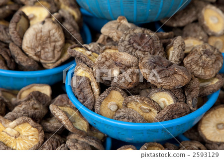 Dried shiitake mushroom on stall vending Dried shiitake mushroom on stall vending 2593129