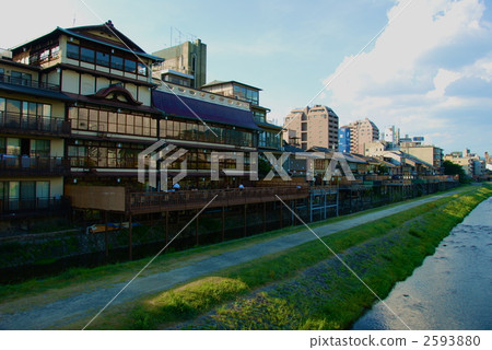 夏天的鴨川(京都市) 夏天的鴨川(京都市) 2593880