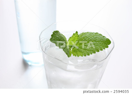 Cold ice water 2594035