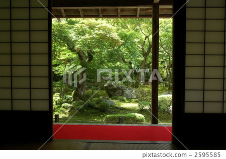 The garden of Yukkoji temple in Kyoto The garden of Yukkoji temple in Kyoto 2595585
