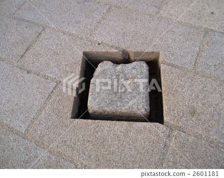 Second triangle point of Japan's lowest mountain "Tempozan" 2601181