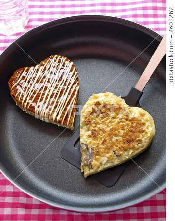 Heart shaped okonomiyaki Heart shaped okonomiyaki 2601262