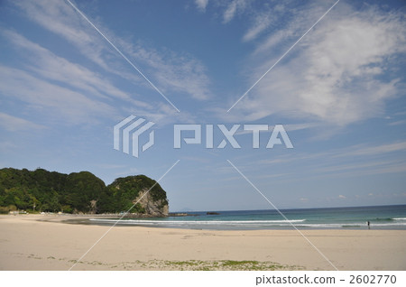 Early summer many doors Early summer many doors 2602770