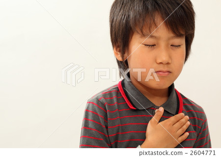A boy praying 2604771