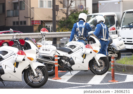 White shit and policeman White shit and policeman 2606251