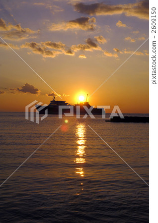 Izu-shi soil fertilizer Suruga Bay Ferry going through sunset 2609150