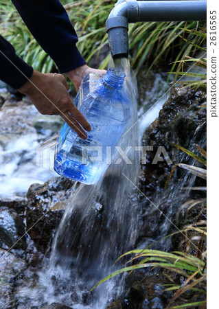 Draw natural water 2616565