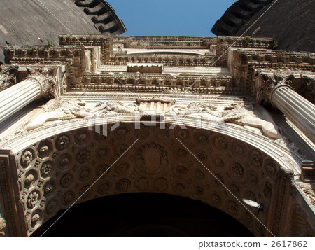 Arfonso's Arc de Triomphe [Nuovo Castle] 2617862