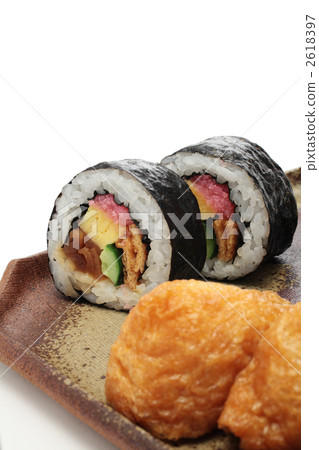 Thick roll and Inari sushi 2618397