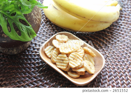 banana chips banana chips 2651552