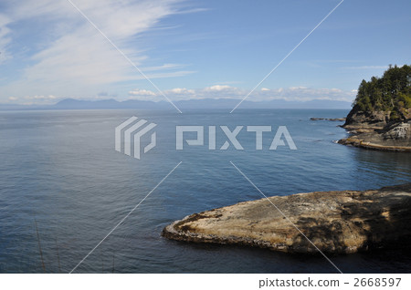 Canada in the west north of Washington State Van der Fukka Strait and opposite shore 2668597