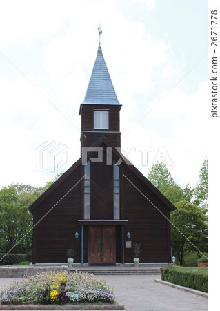 A chapel with a weatherfowl 2671778