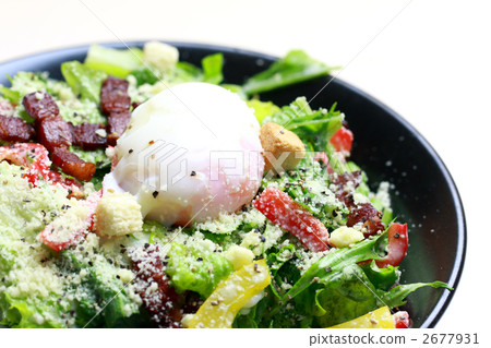 Crispy bacon Caesar salad 2677931