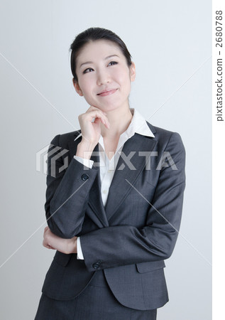 一個穿西裝的女人 2680788