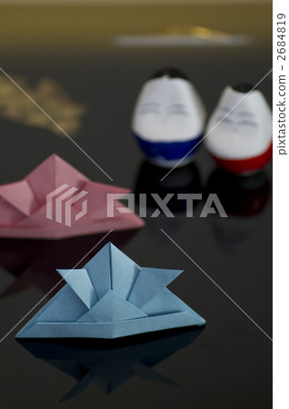 Helmet and doll 2684819