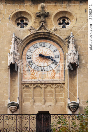 在普羅旺斯地區艾克斯市政廳的手錶 在普羅旺斯地區艾克斯市政廳的手錶 2690241