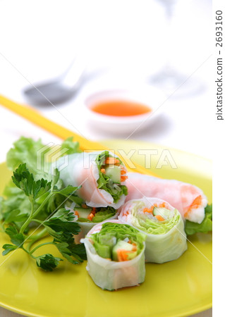 Raw spring roll 2693160