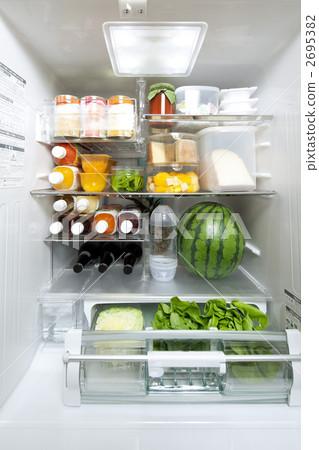 refrigerator  2695382
