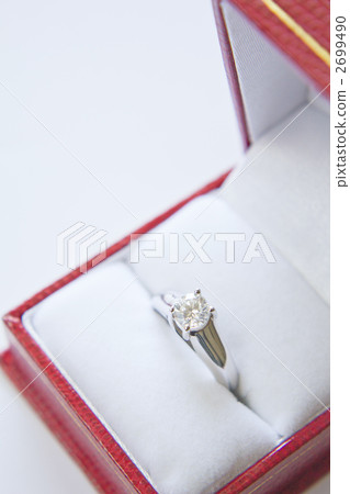 engagement ring  2699490