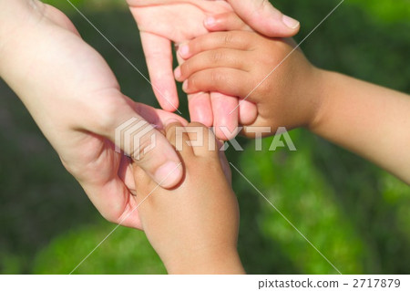 Hands and hands 2717879